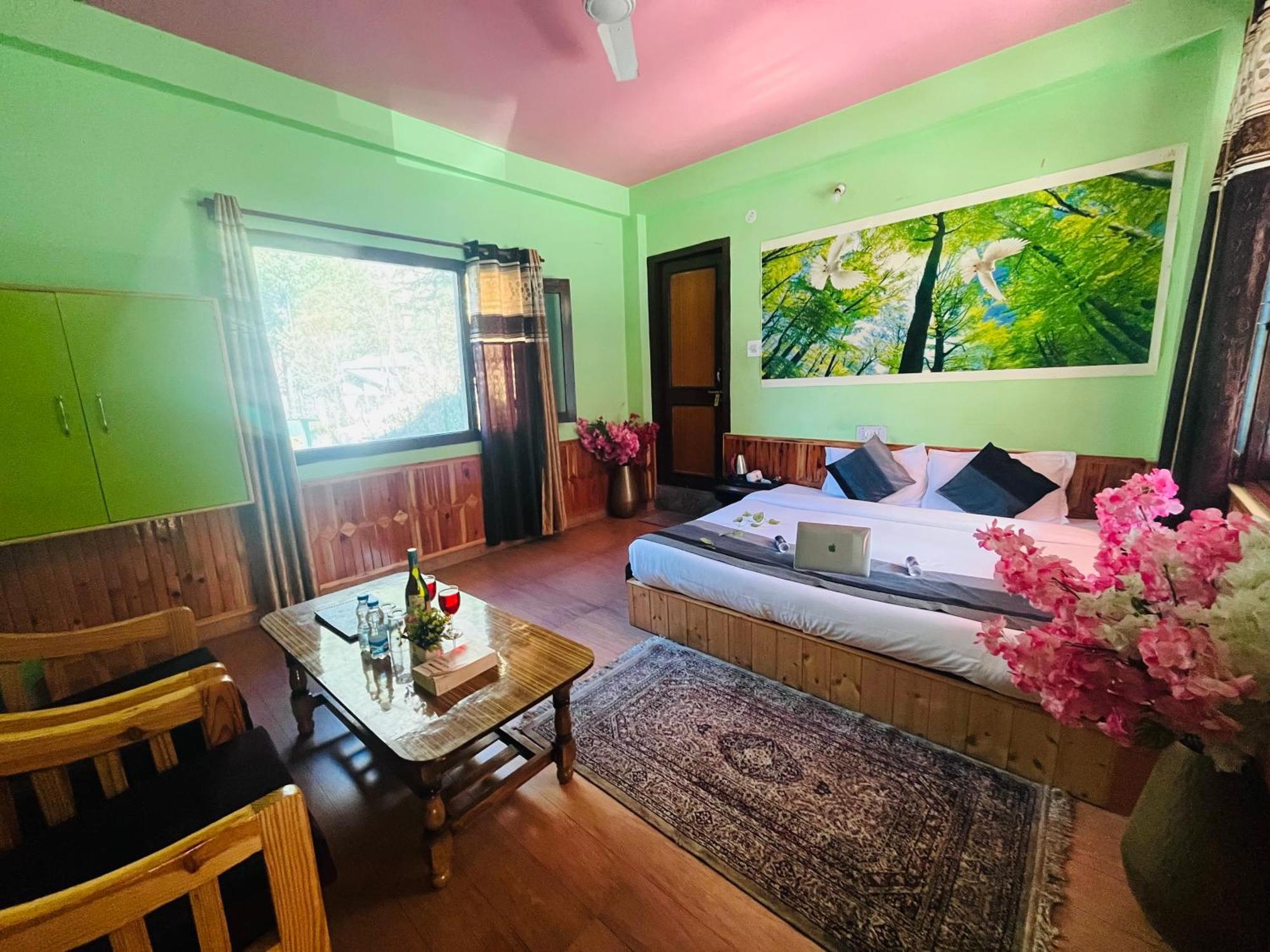 Hotel Dream Valley Kasol #Near Mall Road #River View #Parking #Gaming Zone #Open Terrace #Restaurant Exterior photo