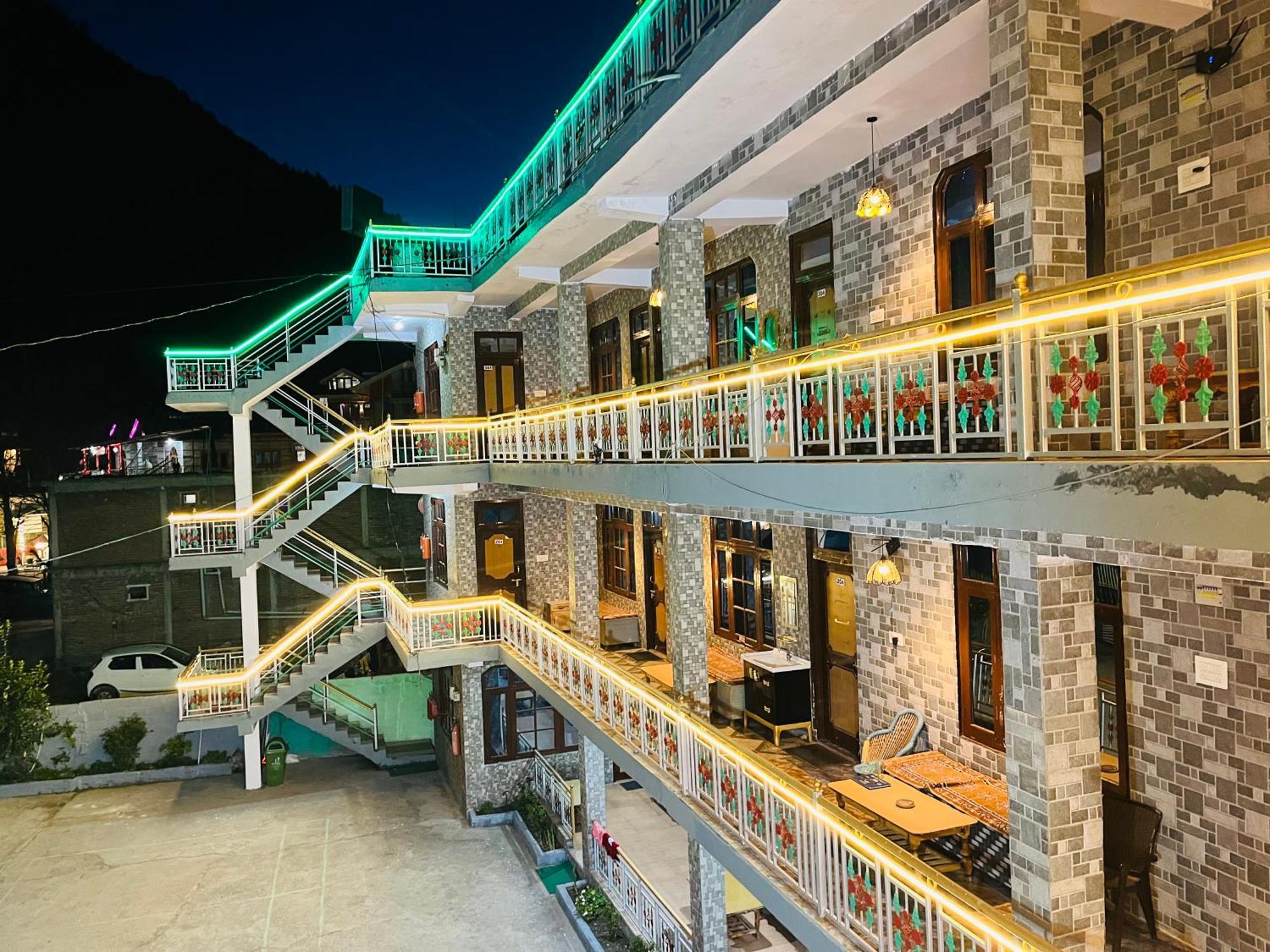 Hotel Dream Valley Kasol #Near Mall Road #River View #Parking #Gaming Zone #Open Terrace #Restaurant Exterior photo