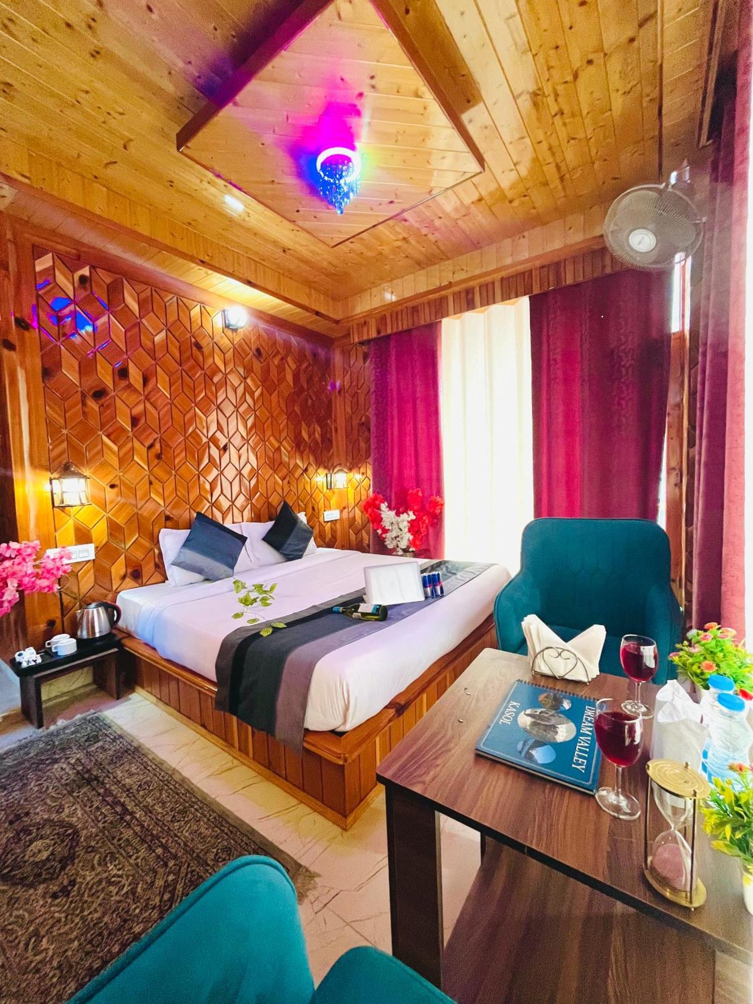 Hotel Dream Valley Kasol #Near Mall Road #River View #Parking #Gaming Zone #Open Terrace #Restaurant Exterior photo