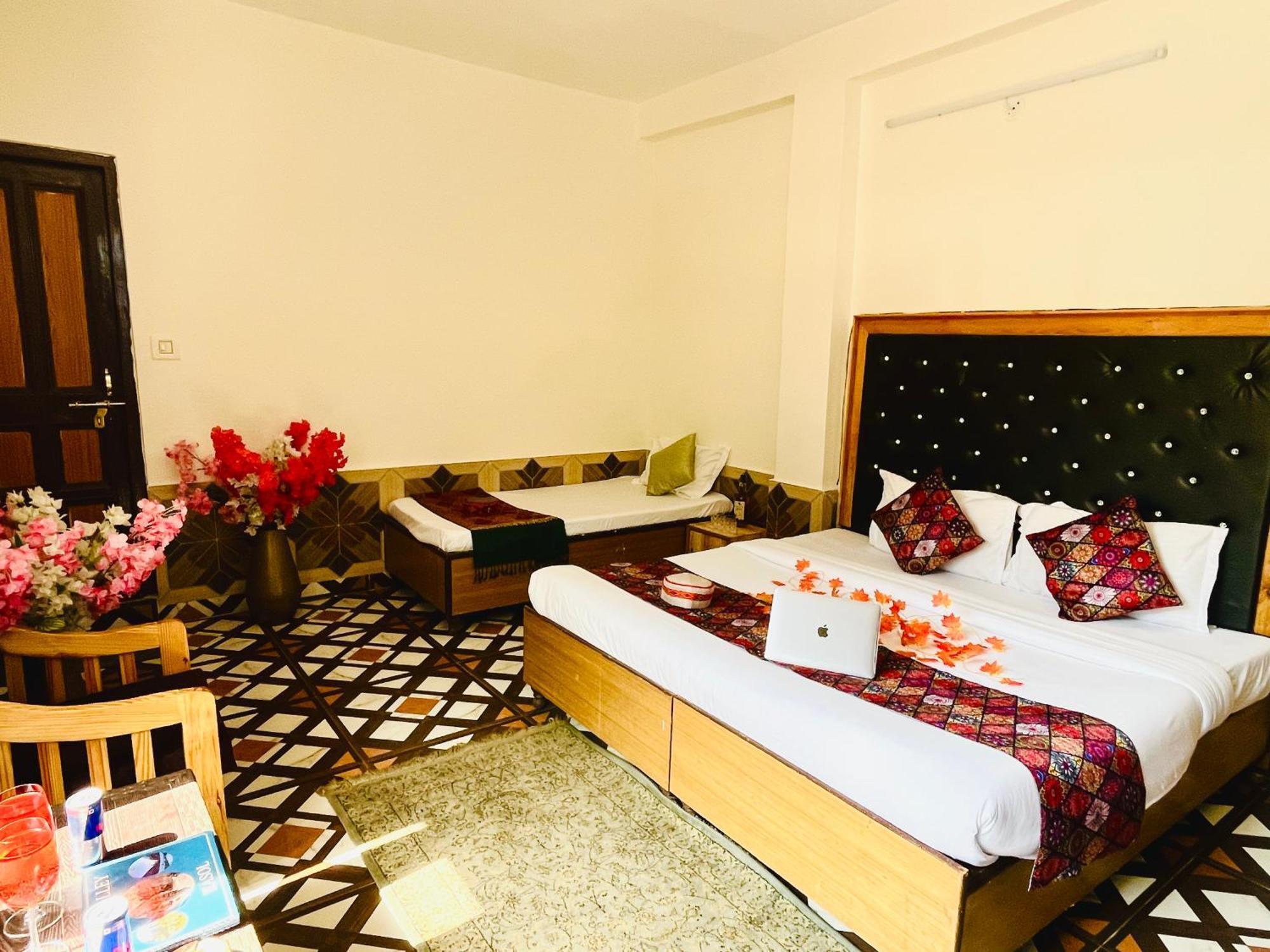Hotel Dream Valley Kasol #Near Mall Road #River View #Parking #Gaming Zone #Open Terrace #Restaurant Exterior photo