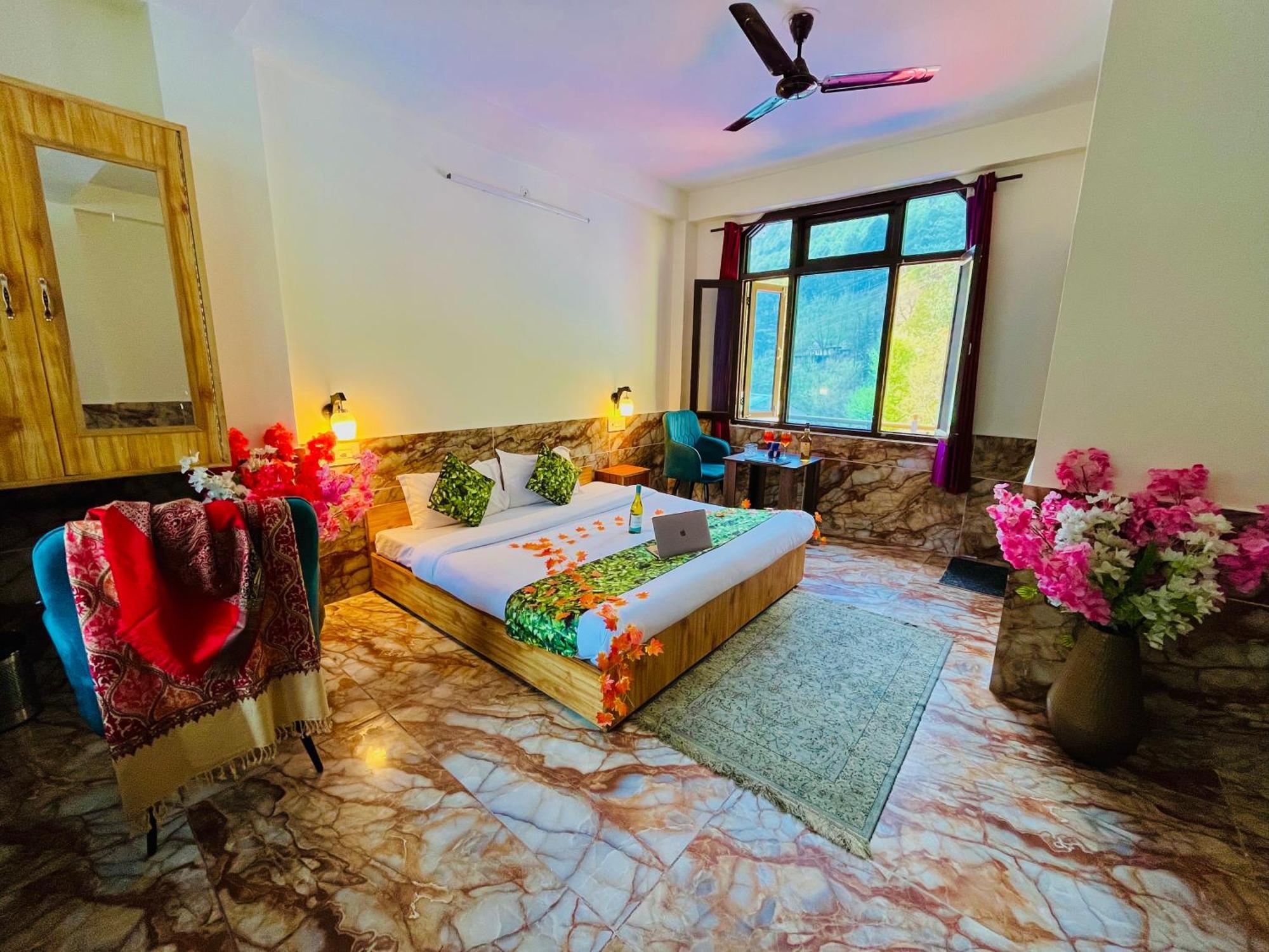 Hotel Dream Valley Kasol #Near Mall Road #River View #Parking #Gaming Zone #Open Terrace #Restaurant Exterior photo
