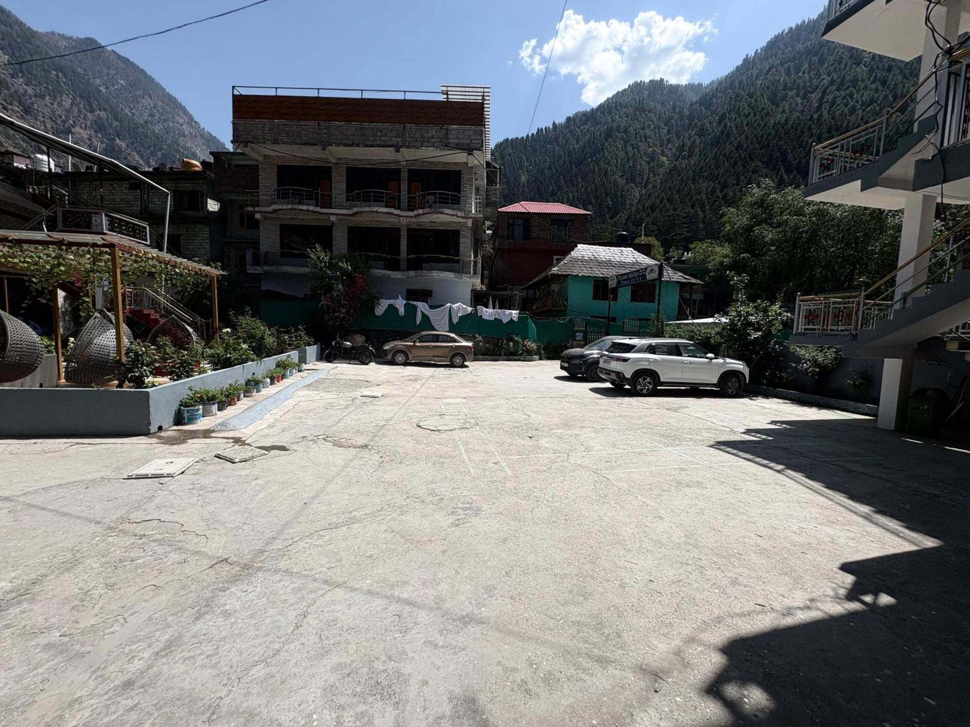 Hotel Dream Valley Kasol #Near Mall Road #River View #Parking #Gaming Zone #Open Terrace #Restaurant Exterior photo